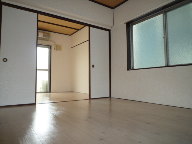 居室・リビング　別号室の写真です