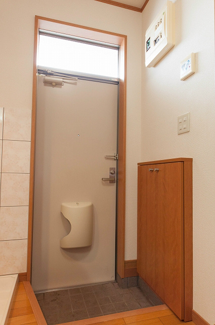 玄関　※写真は今回募集の部屋とは異なります