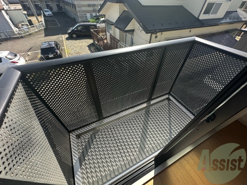 バルコニー　・バルコニーが付いているので晴れた日は洗濯物が干せますね