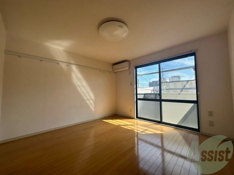 居室・リビング　・陽当たりが良く、広々として過ごしやすそうです。