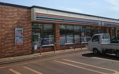 コンビニ　セブンイレブン長岡堤町店（コンビニ）まで576m