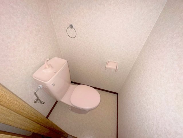 トイレ　清潔感のあるトイレは、誰もがリラックスできる空間です。