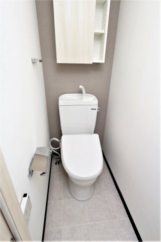 トイレ　参考写真（同物件別部屋）