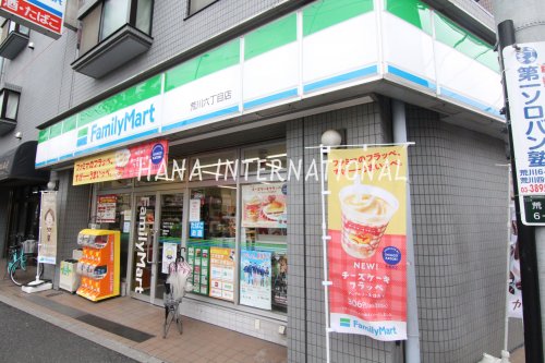 コンビニ　ファミリーマート 荒川6丁目店（コンビニ）まで669m