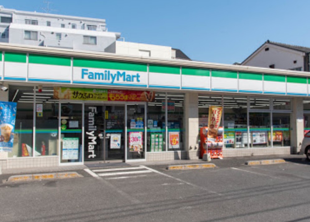 コンビニ　ファミリーマート　町屋八丁目店（コンビニ）まで865m