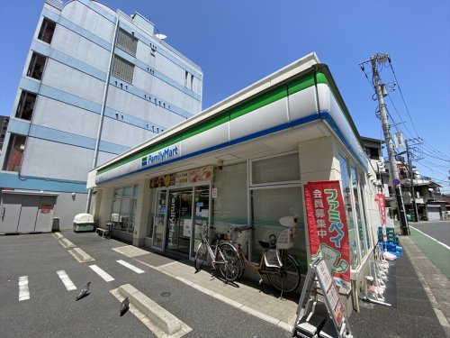 コンビニ　ファミリーマート 板橋三丁目店（コンビニ）まで45m