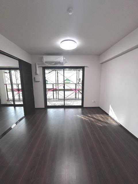 居室・リビング　モデルルームの写真。現況を優先します。