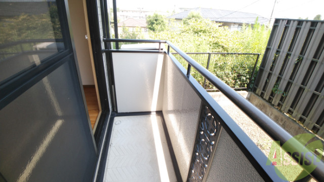 バルコニー　リビングからつながるバルコニーは陽の光がよく当たる快適空間