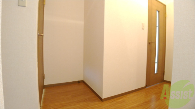 玄関　玄関からの様子です廊下から各のお部屋につながります。