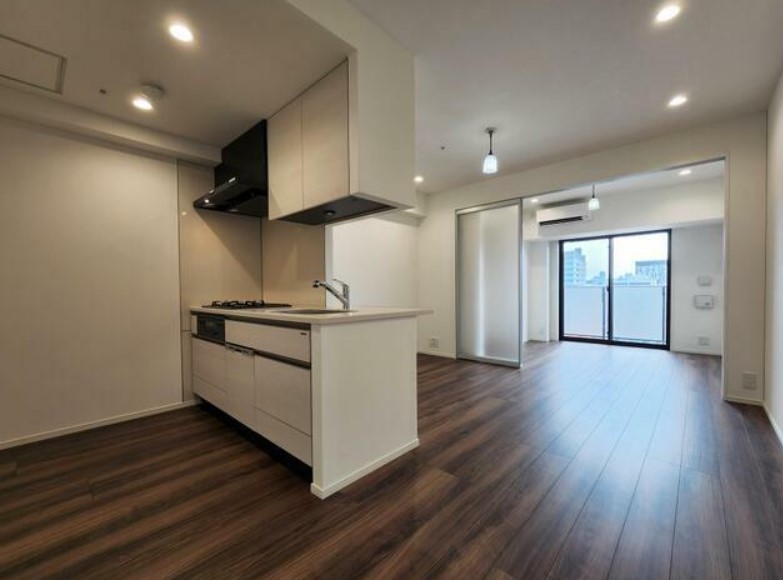 居室・リビング　※別部屋の参考写真です。