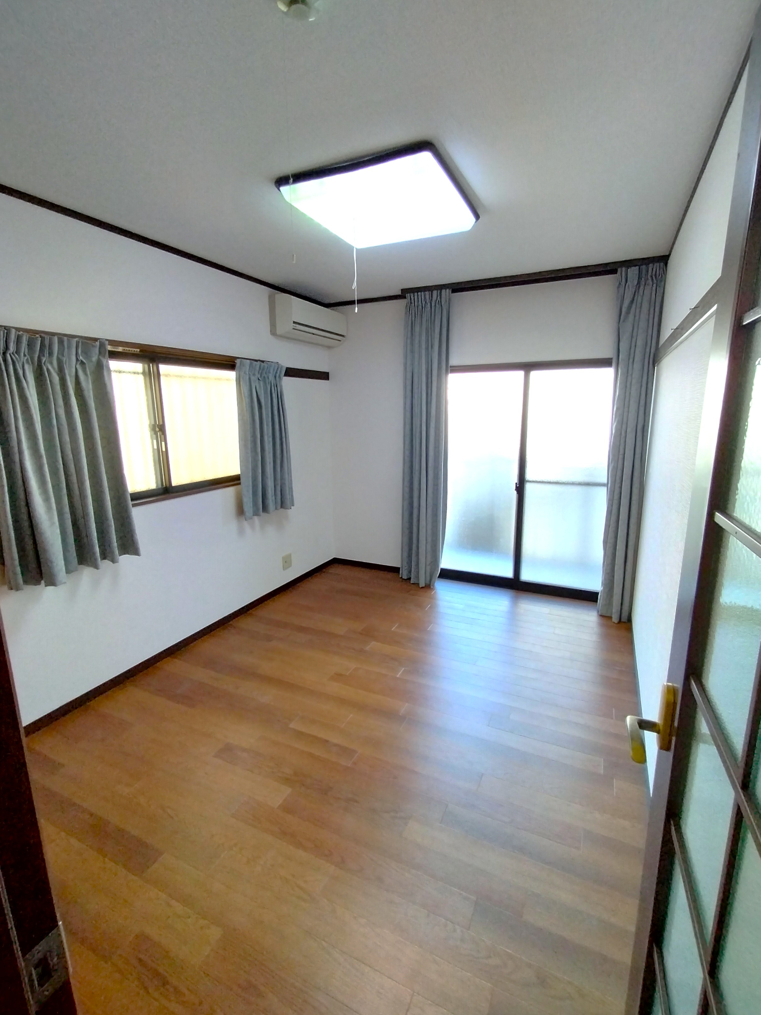 居室・リビング　６帖洋室　エアコン１基