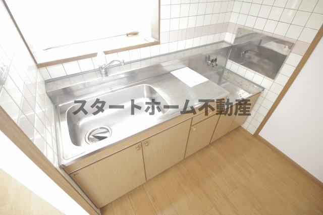 キッチン　コンパクトなキッチンで掃除もラクラク