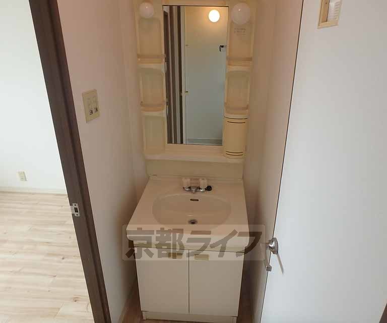 洗面設備　独立洗面台です