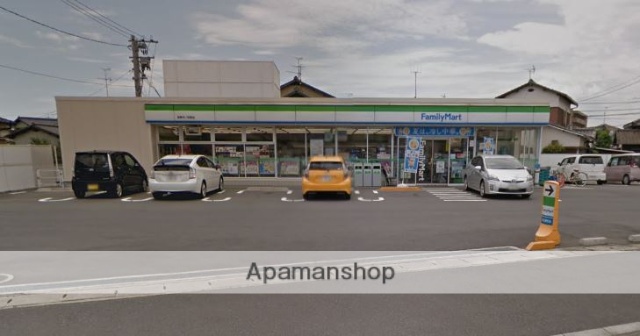 コンビニ　ファミリーマート（コンビニ）まで328m