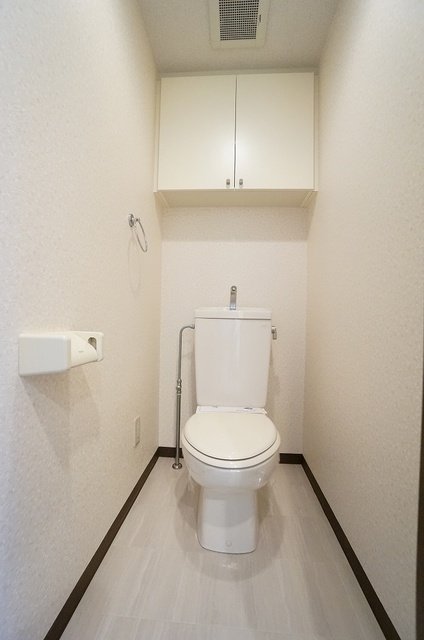 トイレ　別号室の写真です。