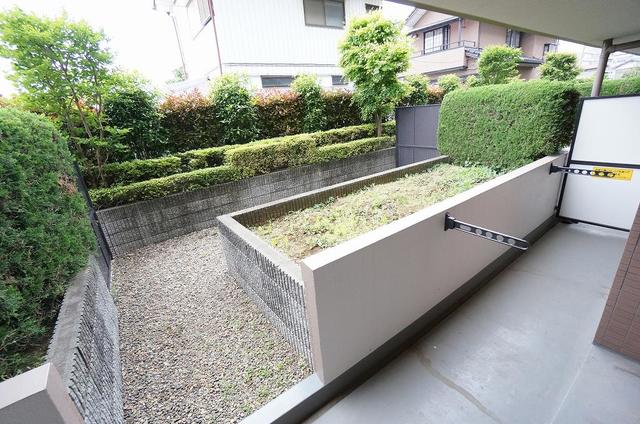 バルコニー　別号室の写真です。間取り反転