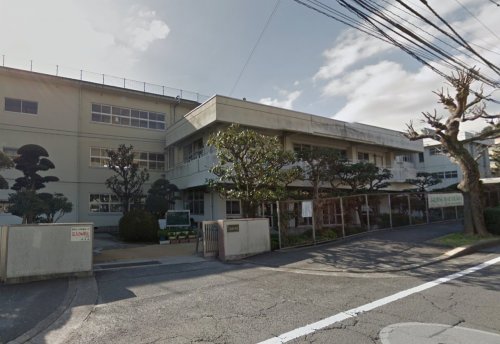 中学校　長崎市立岩屋中学校（中学校）まで105m