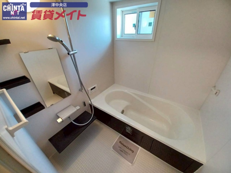 バス・シャワールーム　同型反転タイプです。