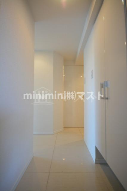 玄関　※同マンション別間取り参考写真です