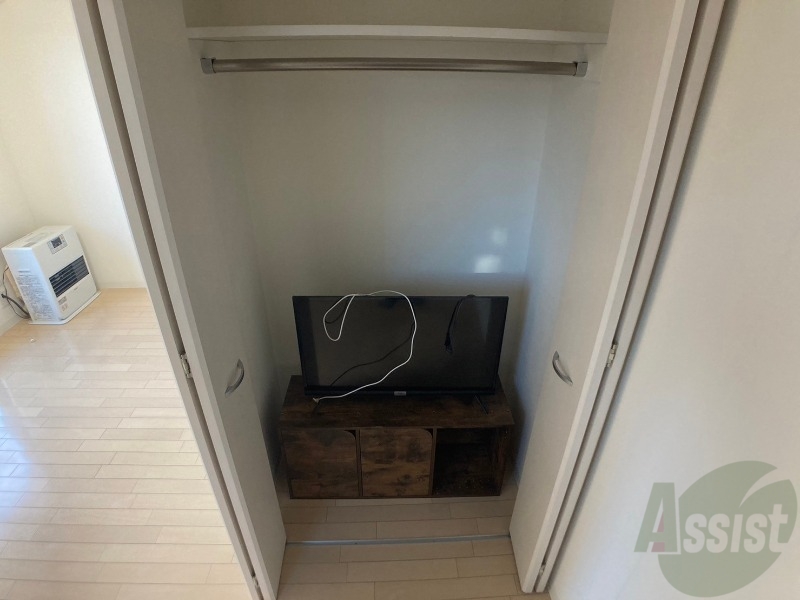 収納　クローゼットを開けてみました。お洋服が沢山しまえそう！