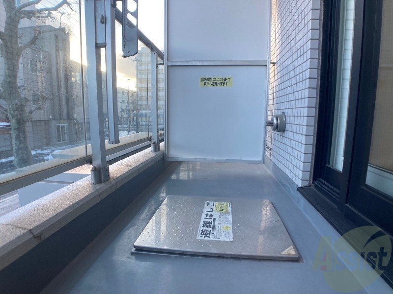 バルコニー　こちらはバルコニー。洗濯物が干せるようになっています。