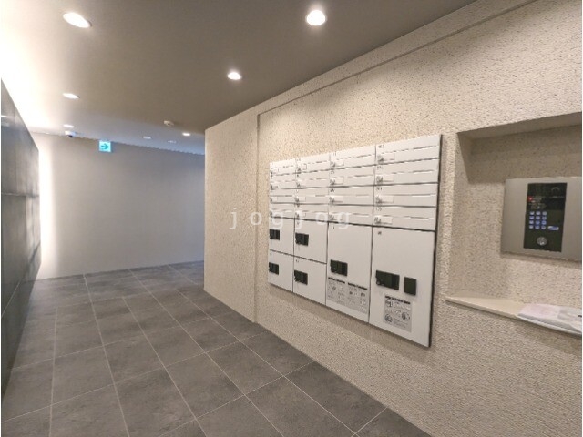 エントランス　オートロック、宅配ボックス有