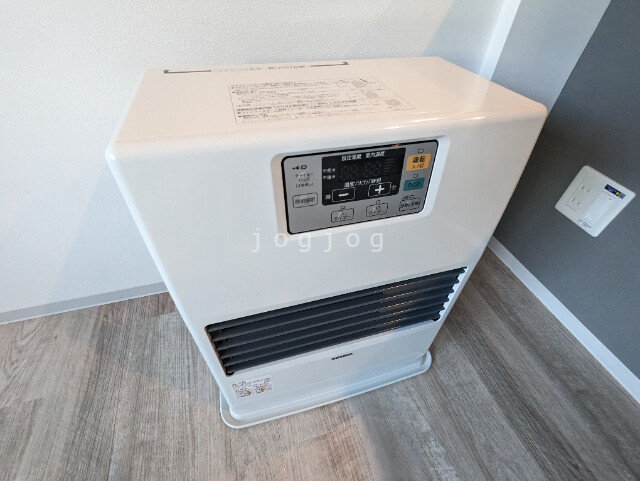 その他設備　灯油ＦＦ式ストーブ