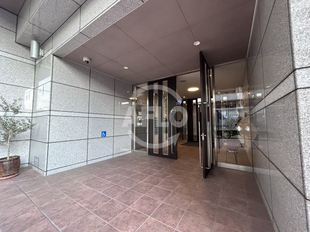 エントランス　EbyU新大阪　エントランス