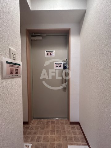 玄関　EbyU新大阪　玄関