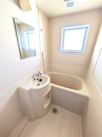 バス・シャワールーム　※写真は別号室です