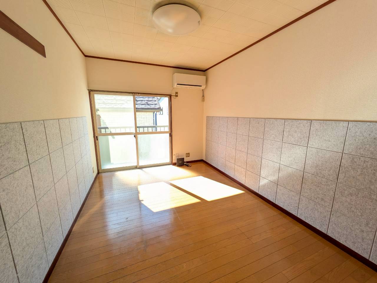 居室・リビング　※写真は別号室です