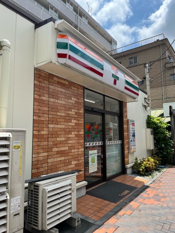 コンビニ　セブンイレブン杉並芦花公園店（コンビニ）まで295m