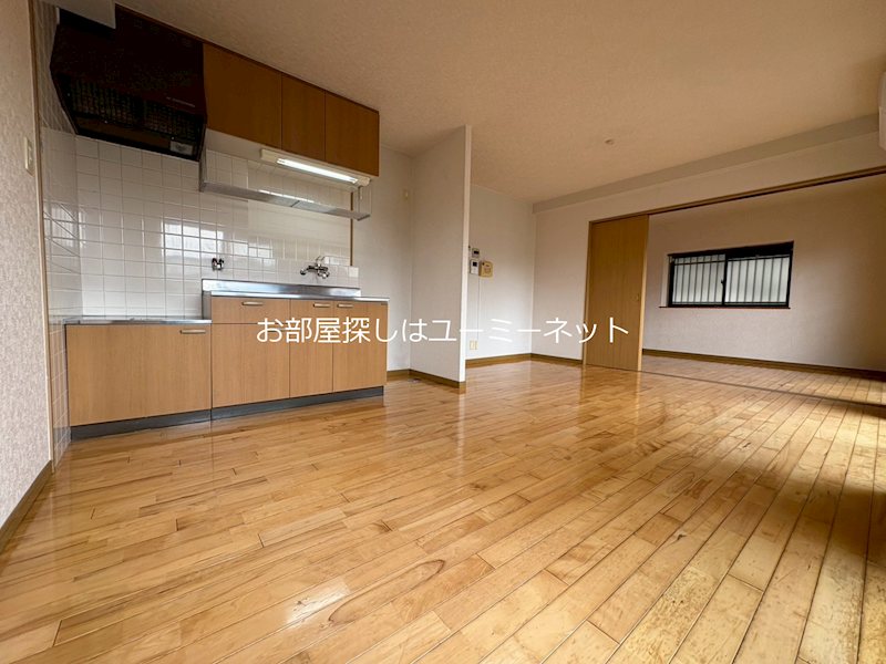 居室・リビング　※102号室の写真です。現況と相違がある場合は、現況優先。