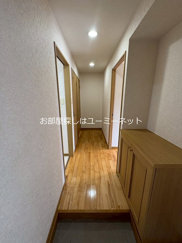 玄関　※102号室の写真です。現況と相違がある場合は、現況優先。