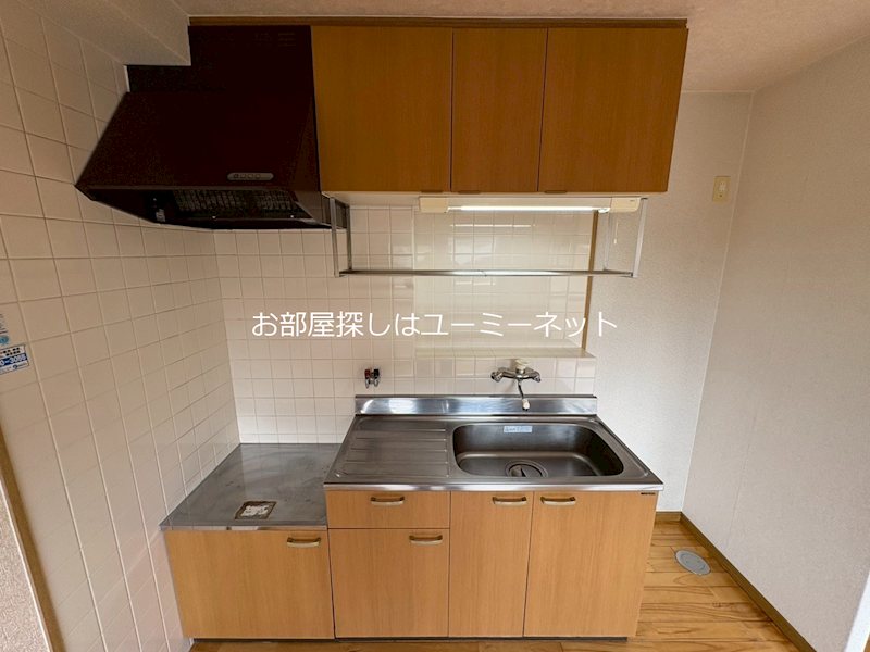 キッチン　※102号室の写真です。現況と相違がある場合は、現況優先。