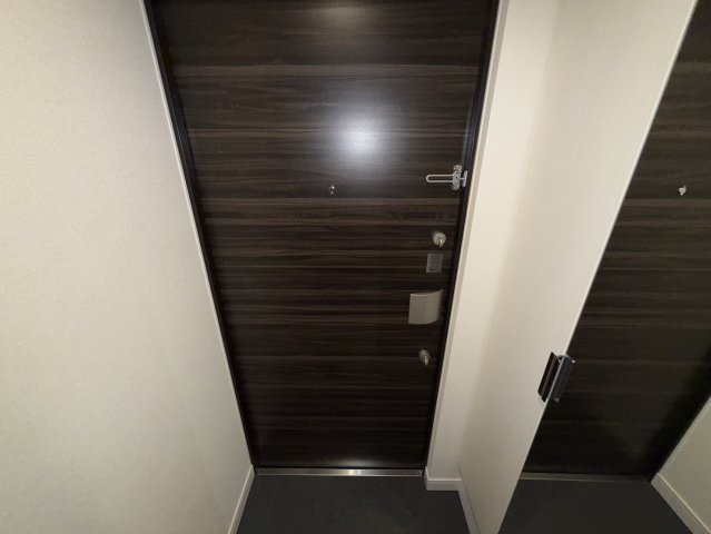 玄関　同物件別部屋写真