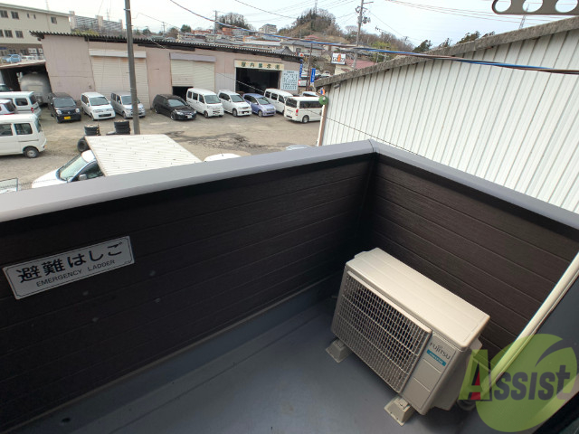 バルコニー　バルコニー。洗濯物がはかどりそうな広さがありますよ。