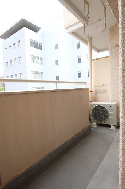 バルコニー　写真は同じ間取りの３０２号室です。