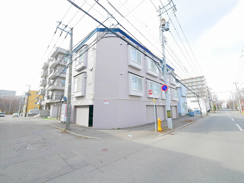 建物外観　閑静な住宅地に建つお部屋です♪