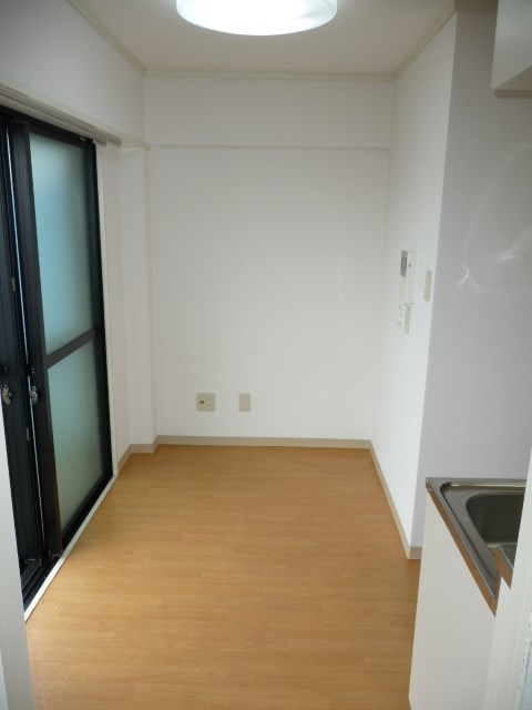 居室・リビング　キッチンまわり