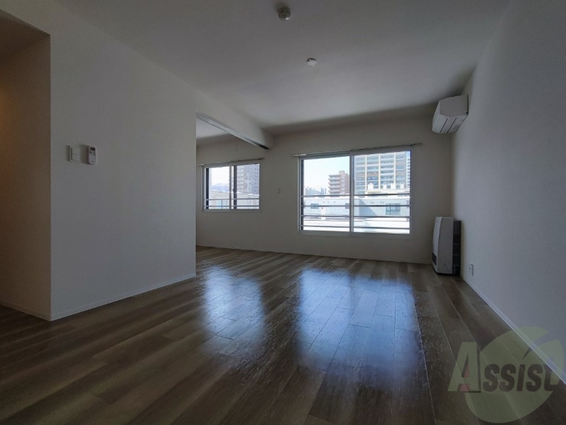 居室・リビング　広くてきれいなリビングです！快適に過ごせそうですね。