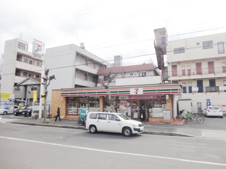 コンビニ　セブンイレブン【東三国4丁目】（コンビニ）まで225m