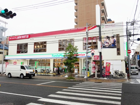 コンビニ　イズミヤ&ファミリーマート【東三国4丁目】（コンビニ）まで294m