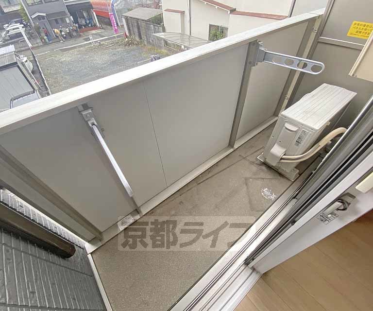 バルコニー　南向きの明るいバルコニーです。