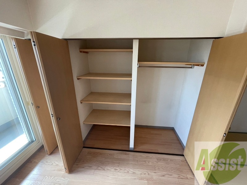 収納　寝室の収納です。部屋がすっきり片付きます。