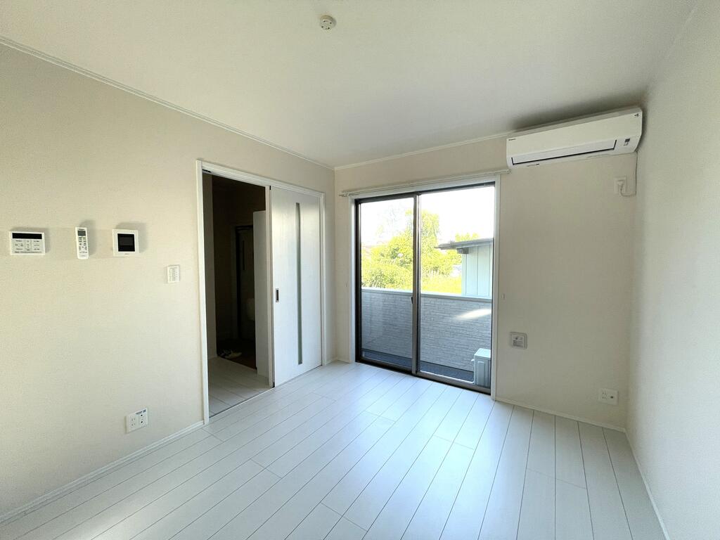 その他設備　キッチン側からみたLDKです。戸建てのような感覚になります。