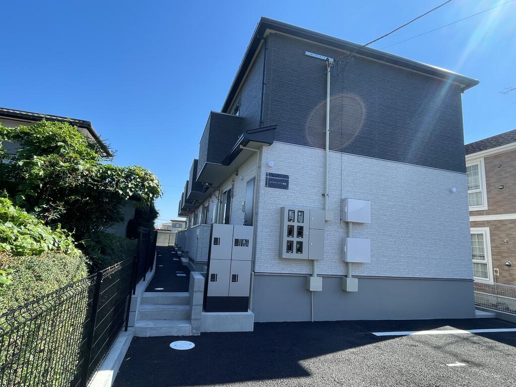 建物外観　珍しいメゾネットタイプです。