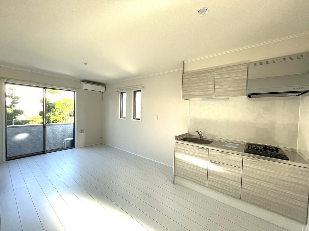 居室・リビング　玄関を入ってすぐLDKがあります。