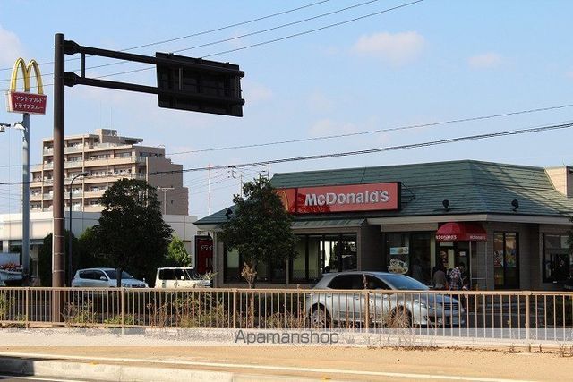 飲食店　マクドナルド　１１号高松バイパス店（飲食店）まで237m