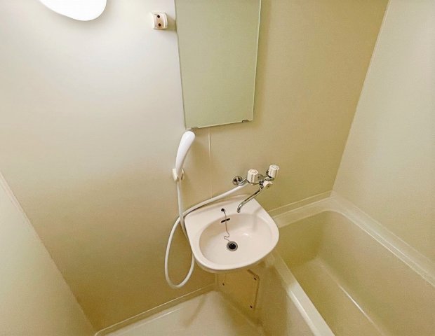 洗面設備　浴室内に洗面台があります